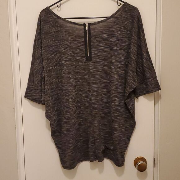 Lane Bryant Bat wing top 14/16 black gray with metal studded skulls HALLOWEEN - Picture 5 of 5